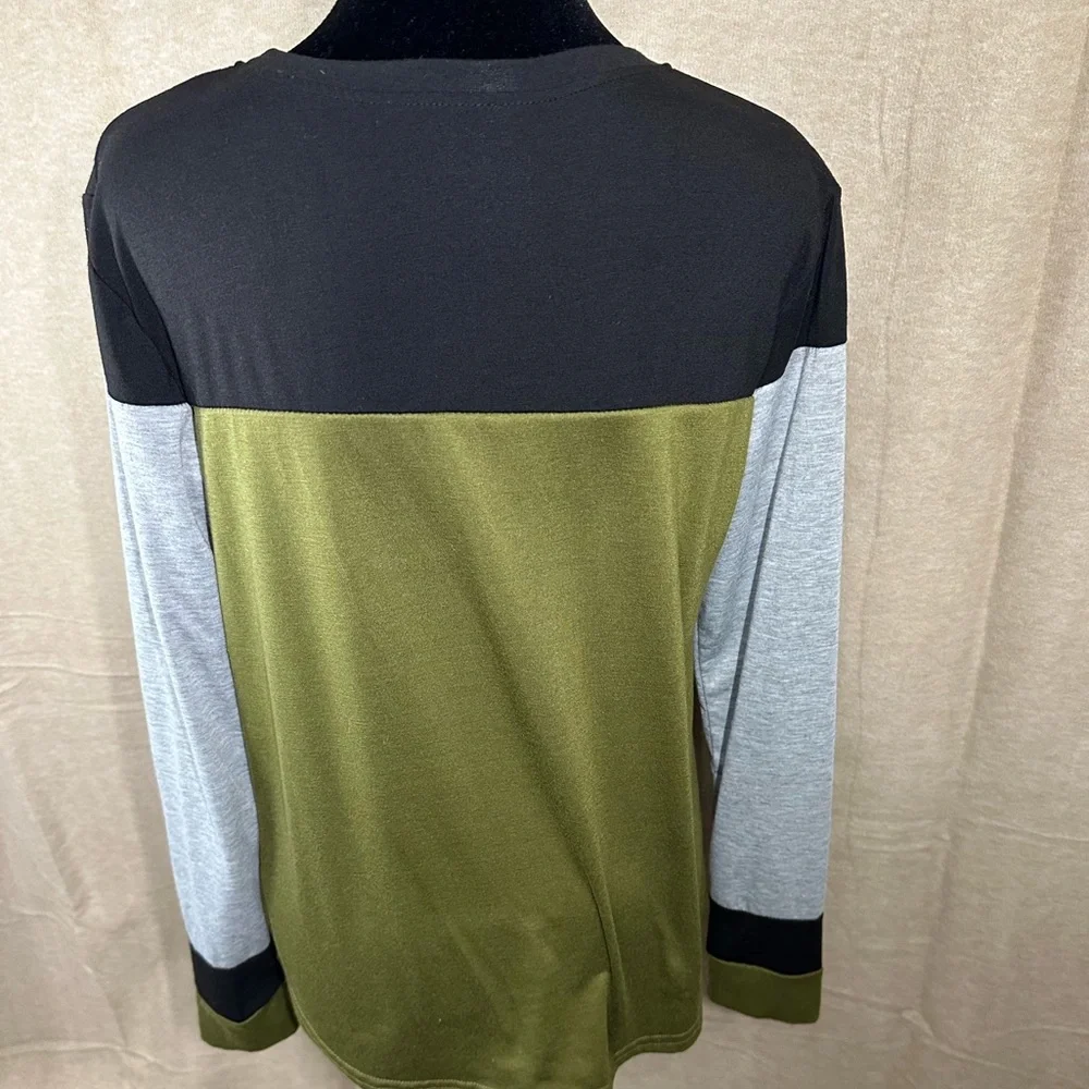 Color Block Sweater - Picture 2 of 3